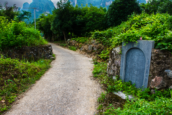 A tomb, one of many, seen along the path during the walk.